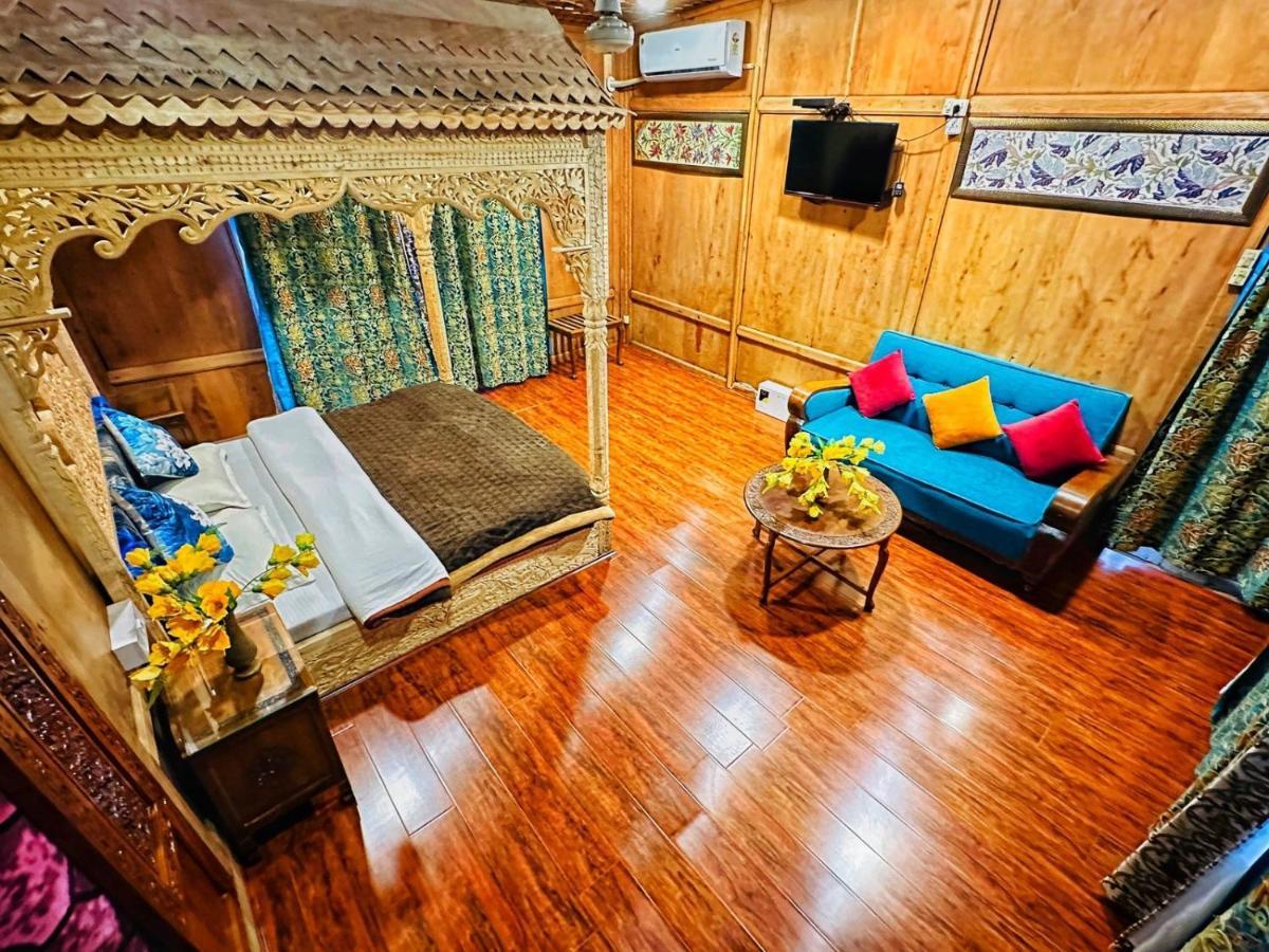 Hayat Group Of Houseboats Otel Srīnagar Dış mekan fotoğraf
